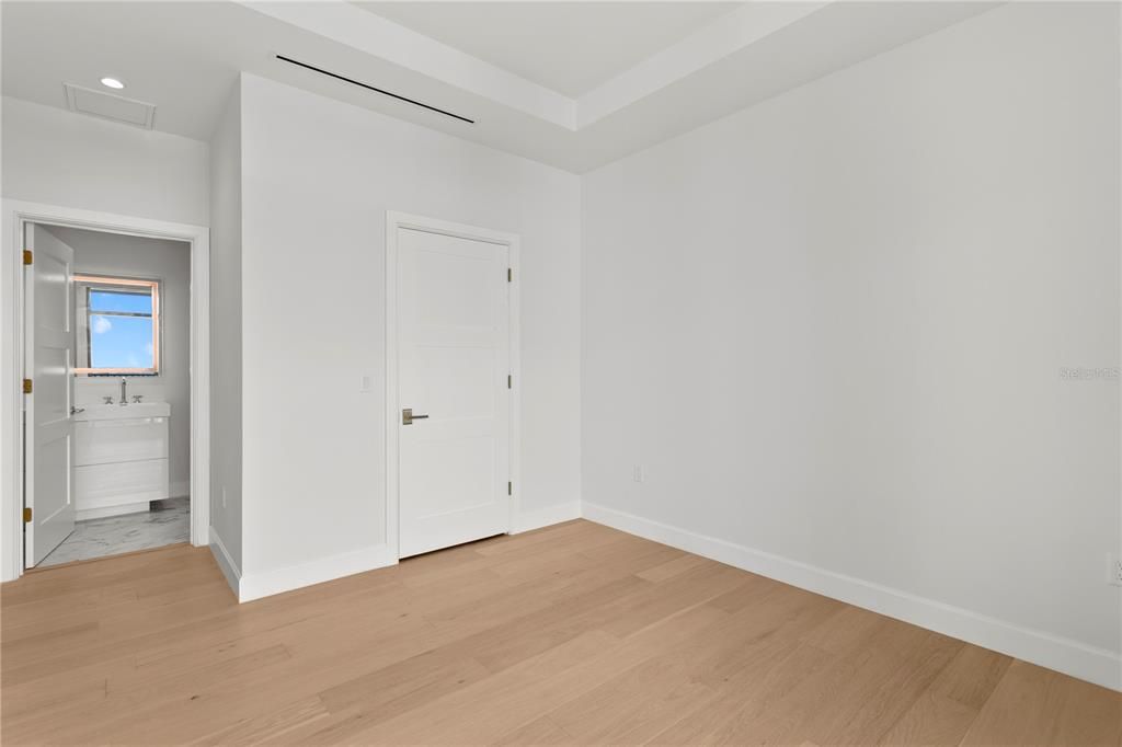 Activo con contrato: $2,450,000 (3 camas, 3 baños, 2156 Pies cuadrados)