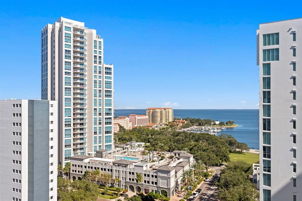 Activo con contrato: $2,450,000 (3 camas, 3 baños, 2156 Pies cuadrados)