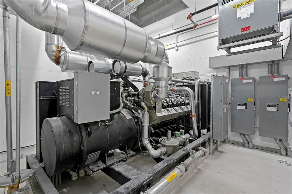 Activo con contrato: $2,450,000 (3 camas, 3 baños, 2156 Pies cuadrados)