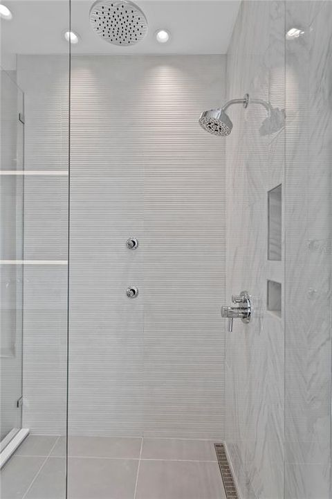 Activo con contrato: $2,450,000 (3 camas, 3 baños, 2156 Pies cuadrados)