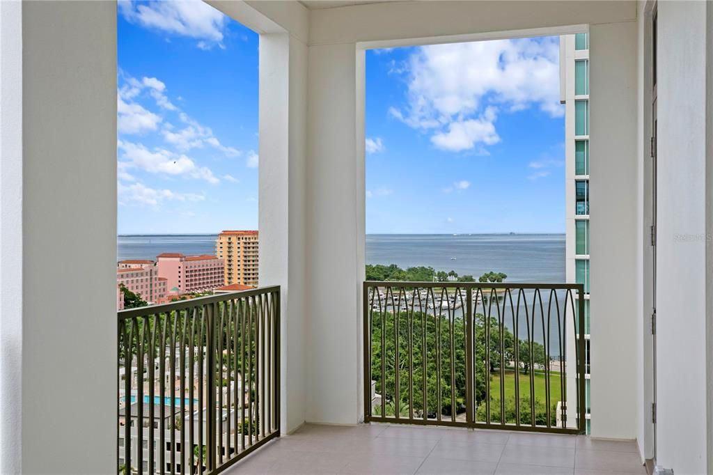 Activo con contrato: $2,450,000 (3 camas, 3 baños, 2156 Pies cuadrados)