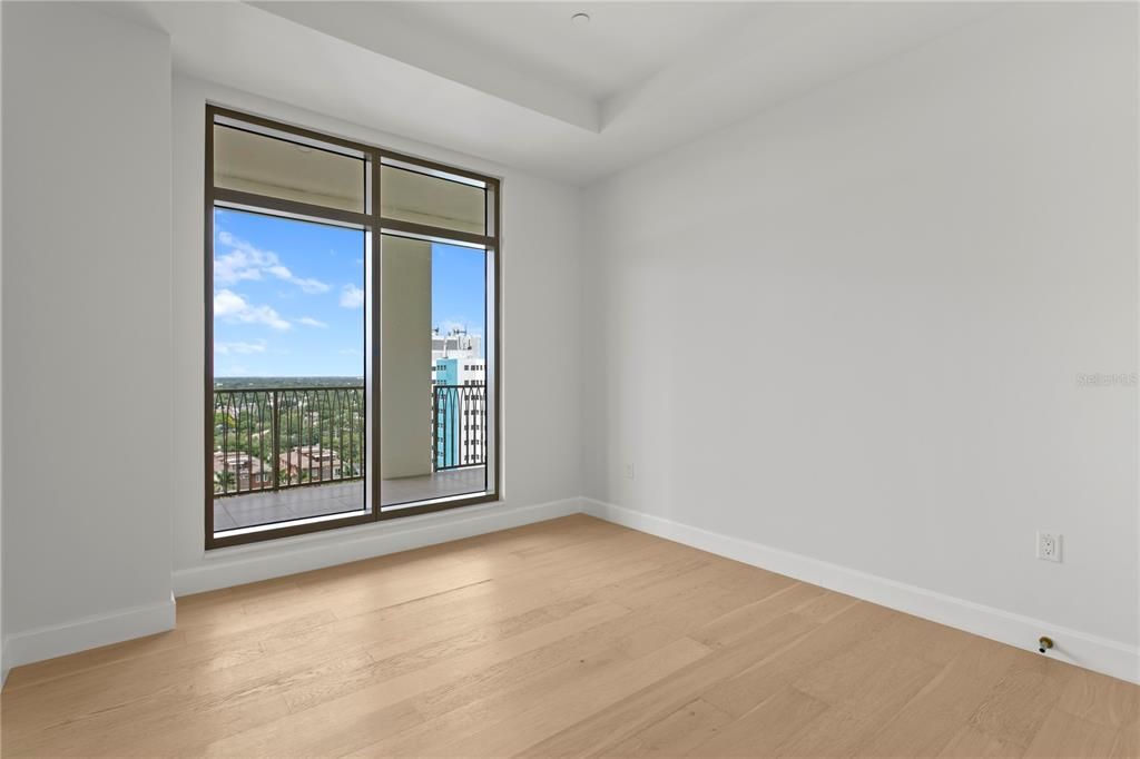 Activo con contrato: $2,450,000 (3 camas, 3 baños, 2156 Pies cuadrados)