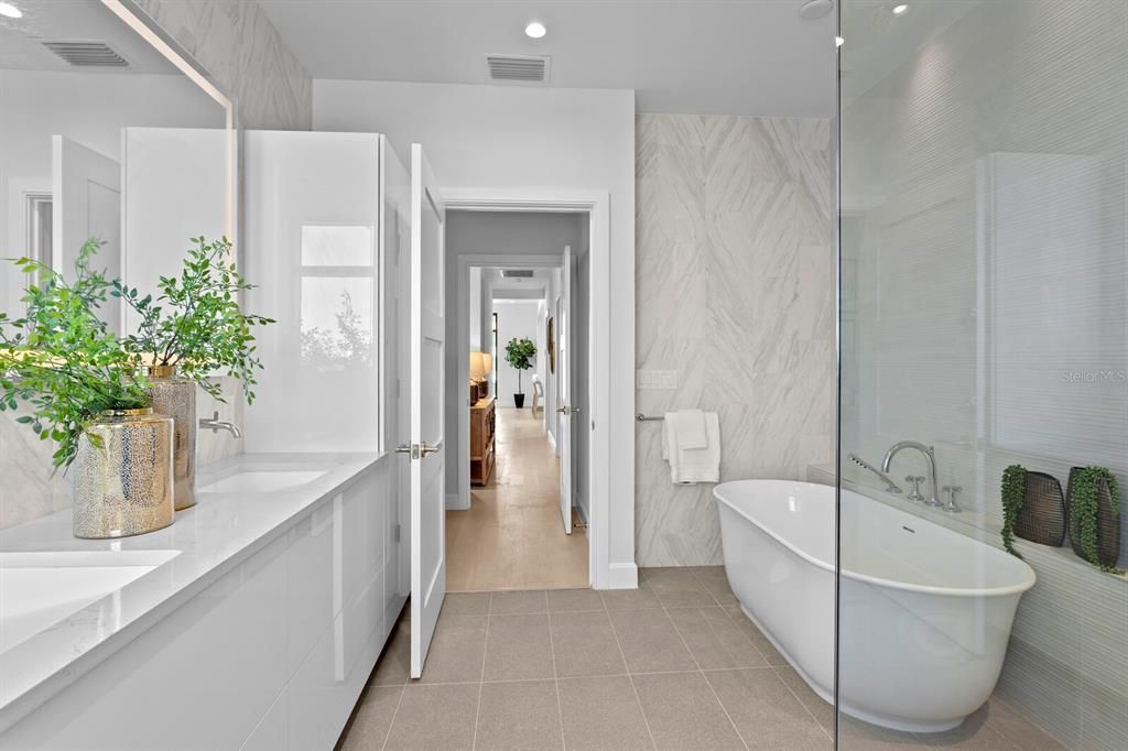 Activo con contrato: $2,450,000 (3 camas, 3 baños, 2156 Pies cuadrados)