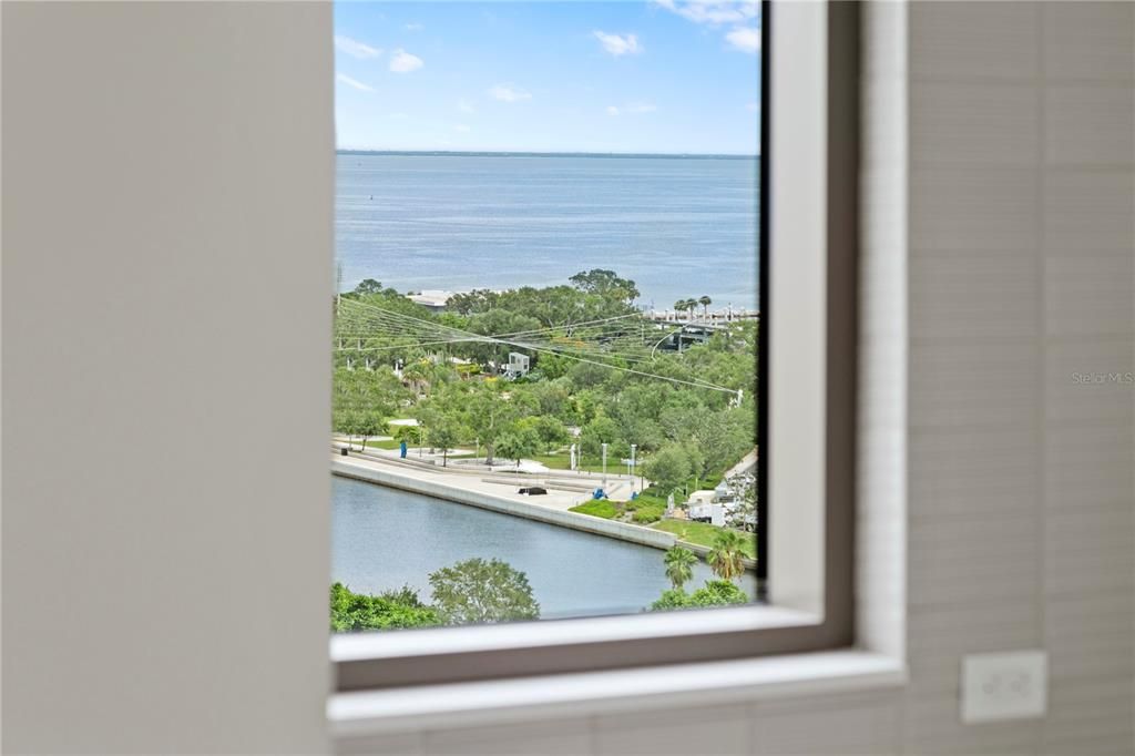 Activo con contrato: $2,450,000 (3 camas, 3 baños, 2156 Pies cuadrados)