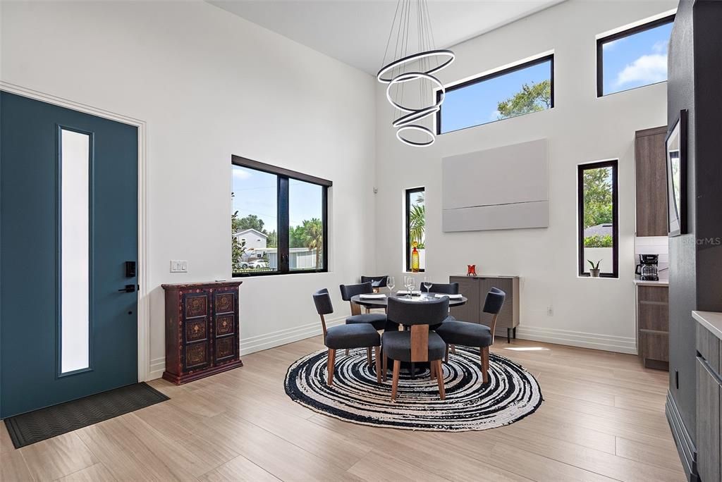 En Renta: $7,500 (4 camas, 3 baños, 2442 Pies cuadrados)