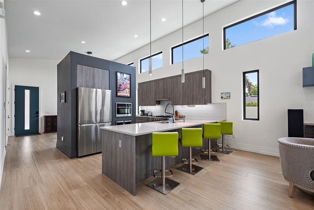 En Renta: $7,500 (4 camas, 3 baños, 2442 Pies cuadrados)