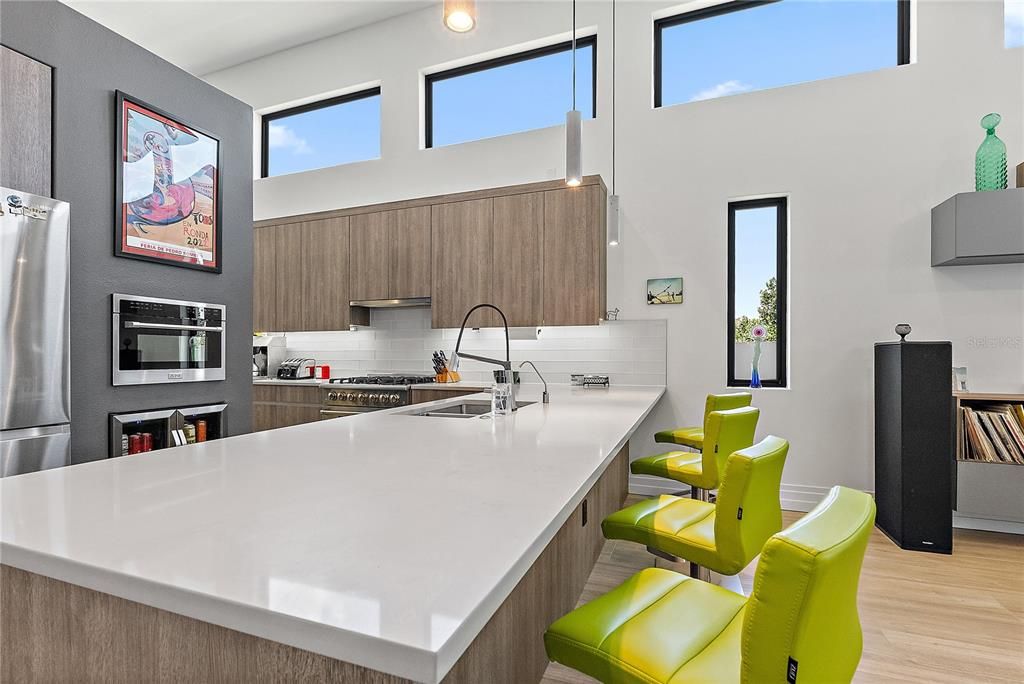 En Renta: $7,500 (4 camas, 3 baños, 2442 Pies cuadrados)