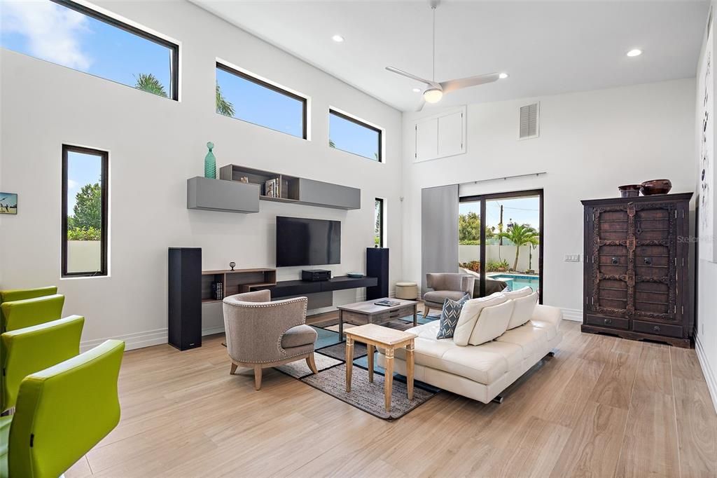 En Renta: $7,500 (4 camas, 3 baños, 2442 Pies cuadrados)