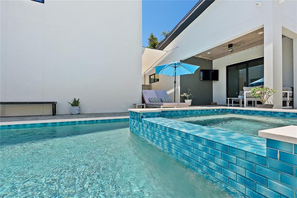 En Renta: $7,500 (4 camas, 3 baños, 2442 Pies cuadrados)