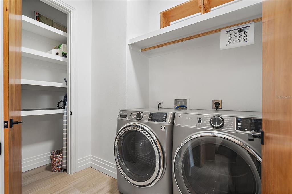 En Renta: $7,500 (4 camas, 3 baños, 2442 Pies cuadrados)