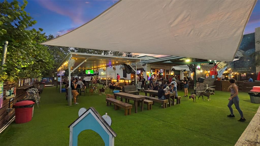 En Renta: $7,500 (4 camas, 3 baños, 2442 Pies cuadrados)