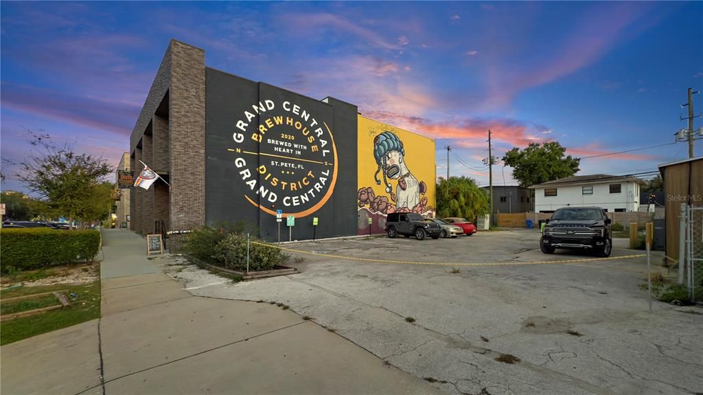 En Renta: $7,500 (4 camas, 3 baños, 2442 Pies cuadrados)