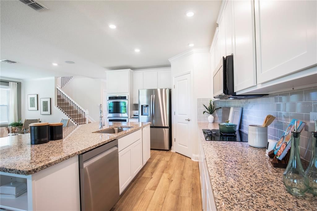 Под контрактом: $565,900 (5 спален, 4 ванн, 3059 Квадратных фут)