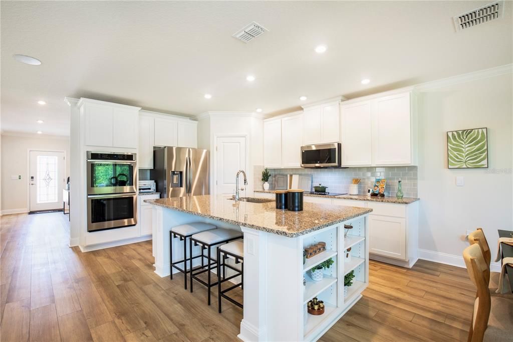 Под контрактом: $565,900 (5 спален, 4 ванн, 3059 Квадратных фут)