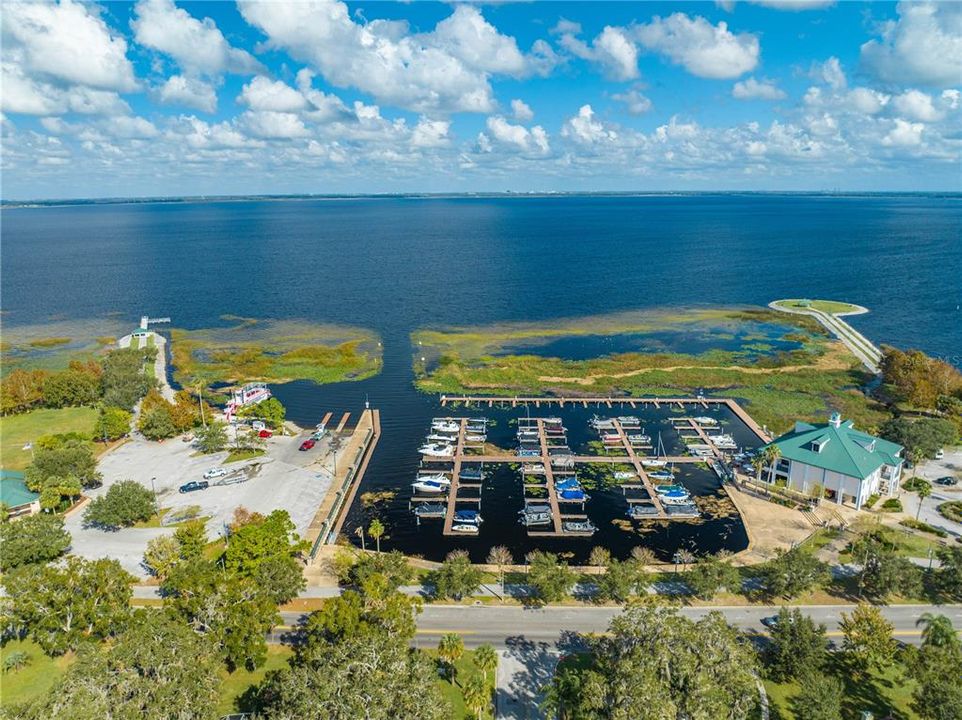 Под контрактом: $354,900 (3 спален, 2 ванн, 1592 Квадратных фут)