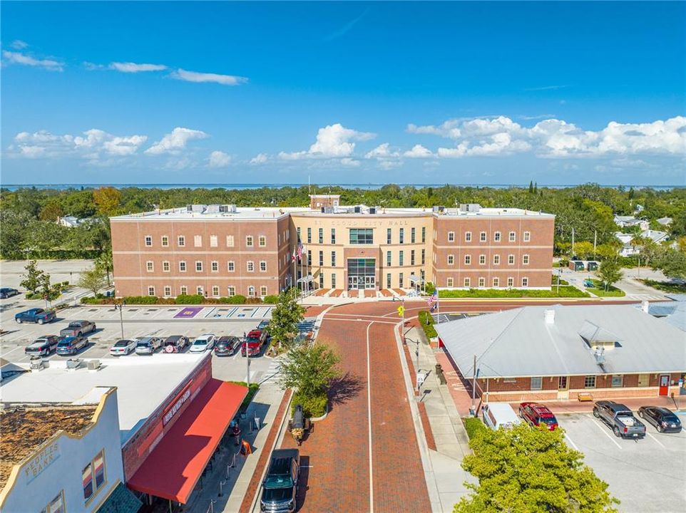 Под контрактом: $354,900 (3 спален, 2 ванн, 1592 Квадратных фут)