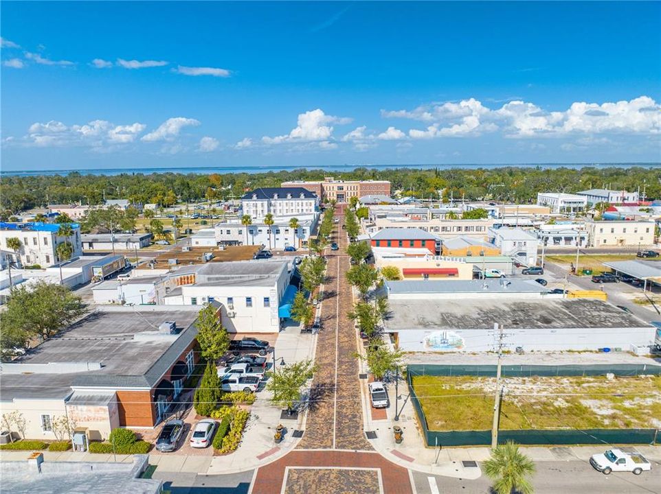 Под контрактом: $354,900 (3 спален, 2 ванн, 1592 Квадратных фут)