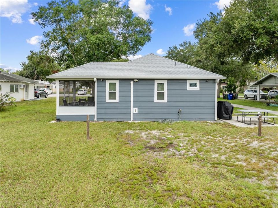 Под контрактом: $354,900 (3 спален, 2 ванн, 1592 Квадратных фут)