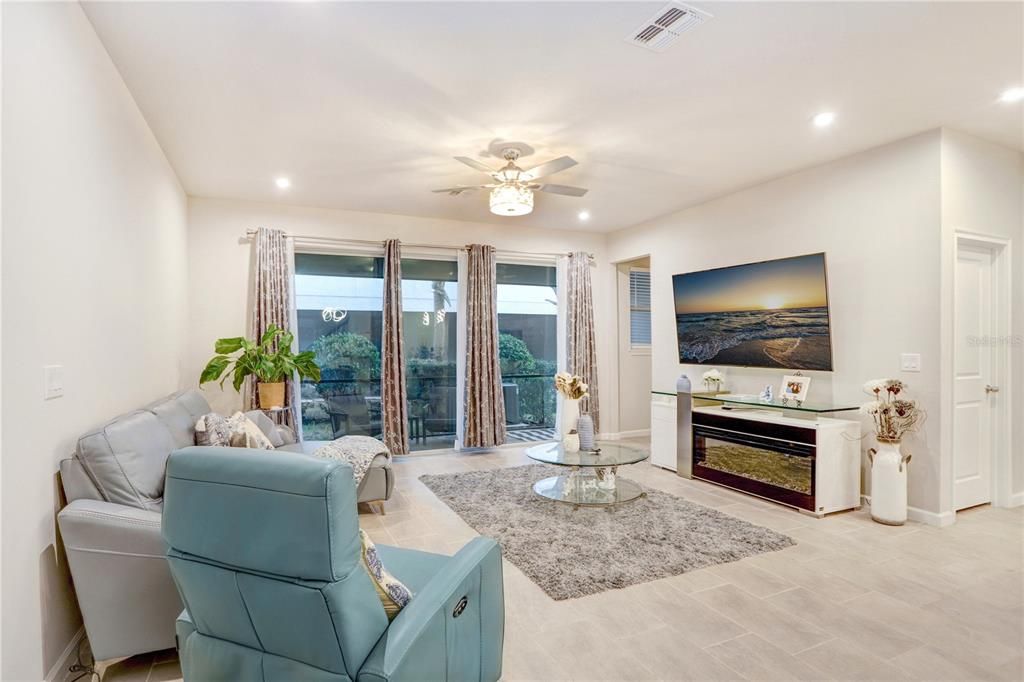 待售: $437,500 (3 贝兹, 2 浴室, 2243 平方英尺)