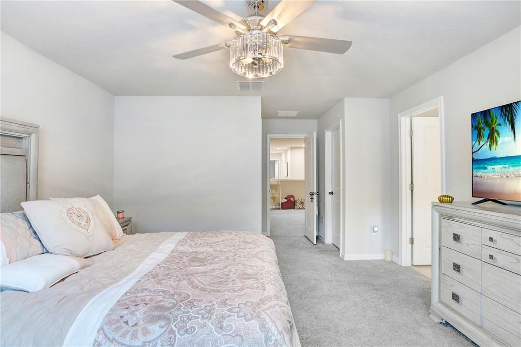 待售: $437,500 (3 贝兹, 2 浴室, 2243 平方英尺)