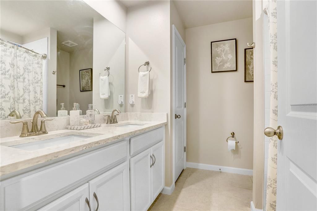 待售: $437,500 (3 贝兹, 2 浴室, 2243 平方英尺)