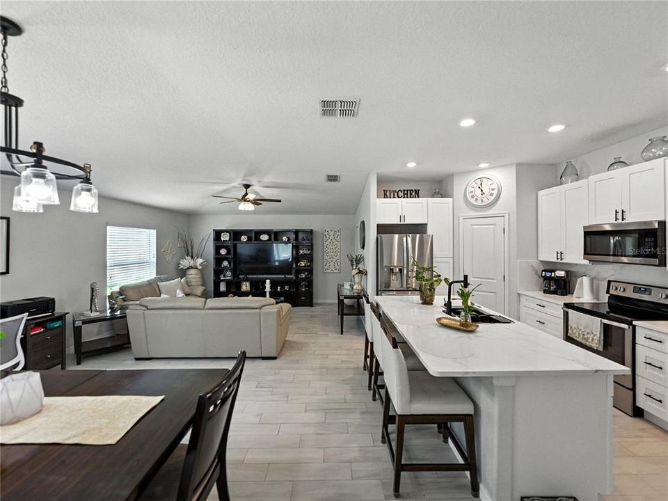 На продажу: $320,000 (3 спален, 2 ванн, 1555 Квадратных фут)