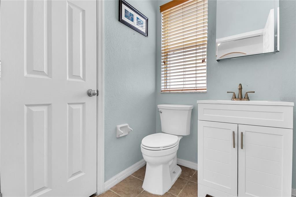 合同活跃: $330,000 (5 贝兹, 2 浴室, 2259 平方英尺)