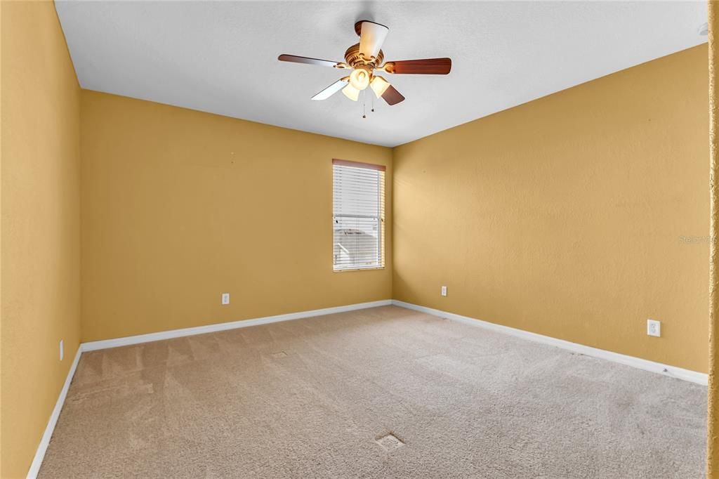 合同活跃: $330,000 (5 贝兹, 2 浴室, 2259 平方英尺)