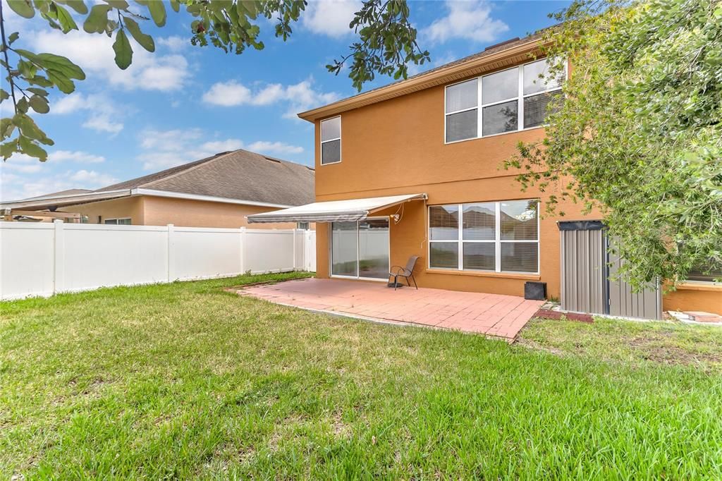 合同活跃: $330,000 (5 贝兹, 2 浴室, 2259 平方英尺)