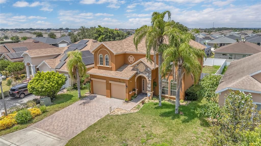 合同活跃: $330,000 (5 贝兹, 2 浴室, 2259 平方英尺)