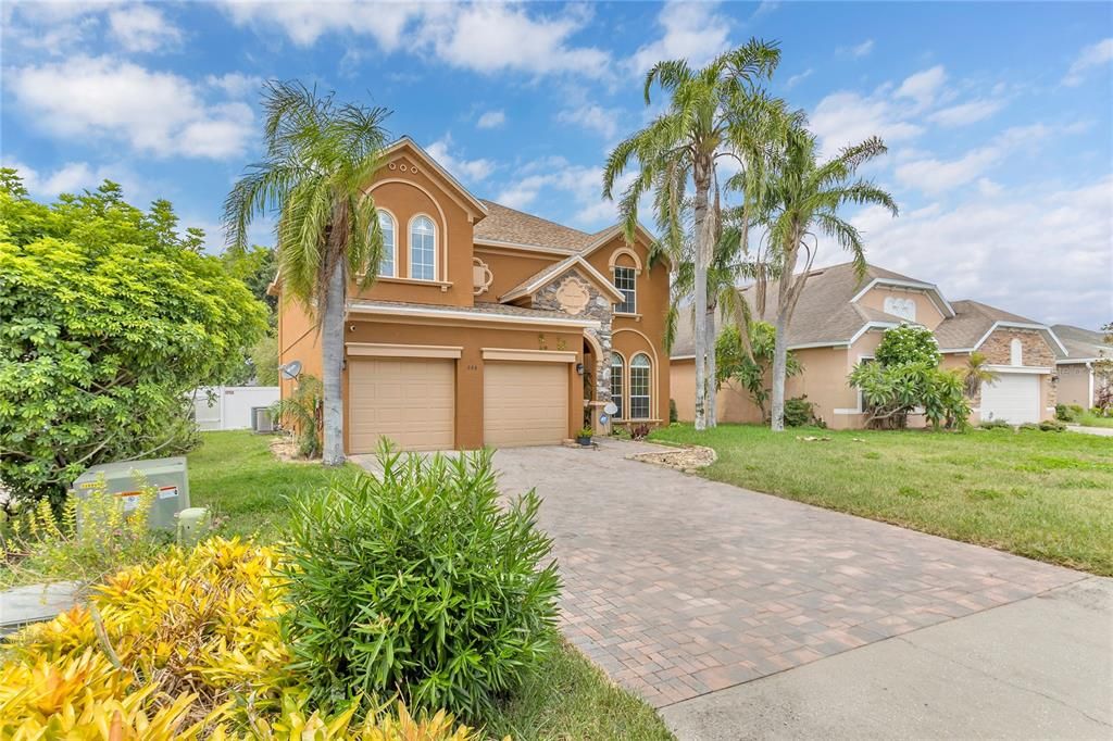 合同活跃: $330,000 (5 贝兹, 2 浴室, 2259 平方英尺)