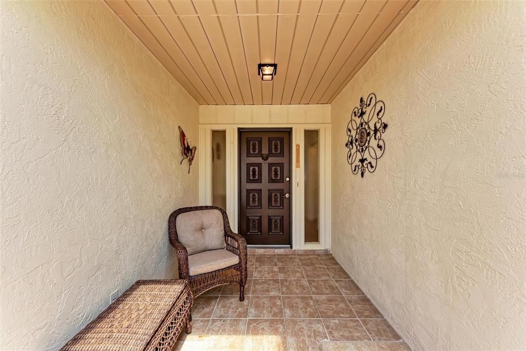 合同活跃: $284,900 (2 贝兹, 2 浴室, 1709 平方英尺)