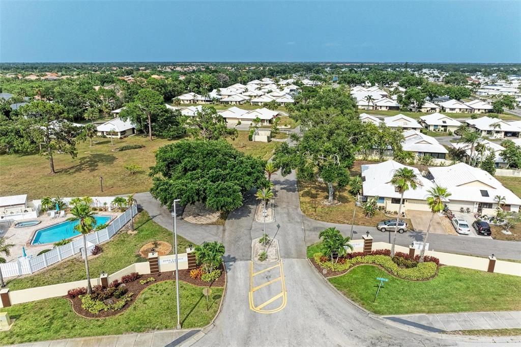 合同活跃: $284,900 (2 贝兹, 2 浴室, 1709 平方英尺)