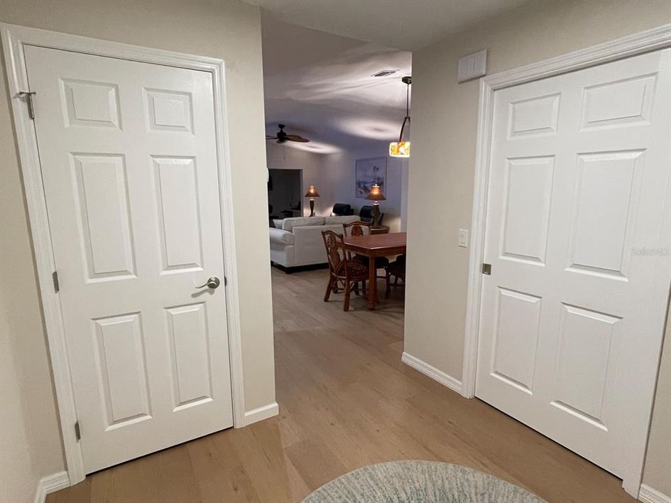 合同活跃: $284,900 (2 贝兹, 2 浴室, 1709 平方英尺)