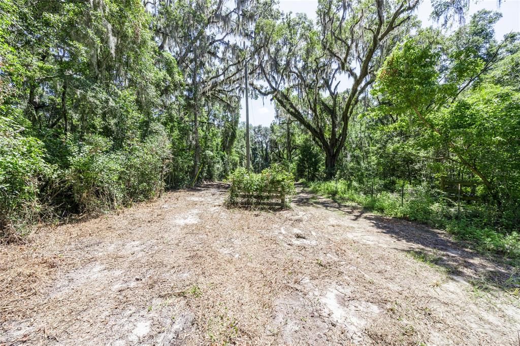 待售: $245,000 (5.01 acres)