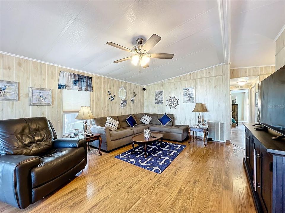 待售: $144,900 (2 贝兹, 2 浴室, 1113 平方英尺)