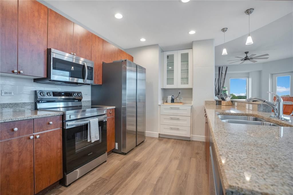 For Rent: $6,900 (4 beds, 2 baths, 2009 Square Feet)