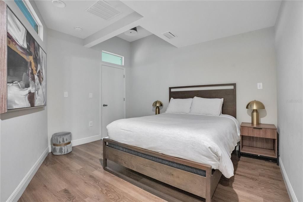 For Rent: $6,900 (4 beds, 2 baths, 2009 Square Feet)