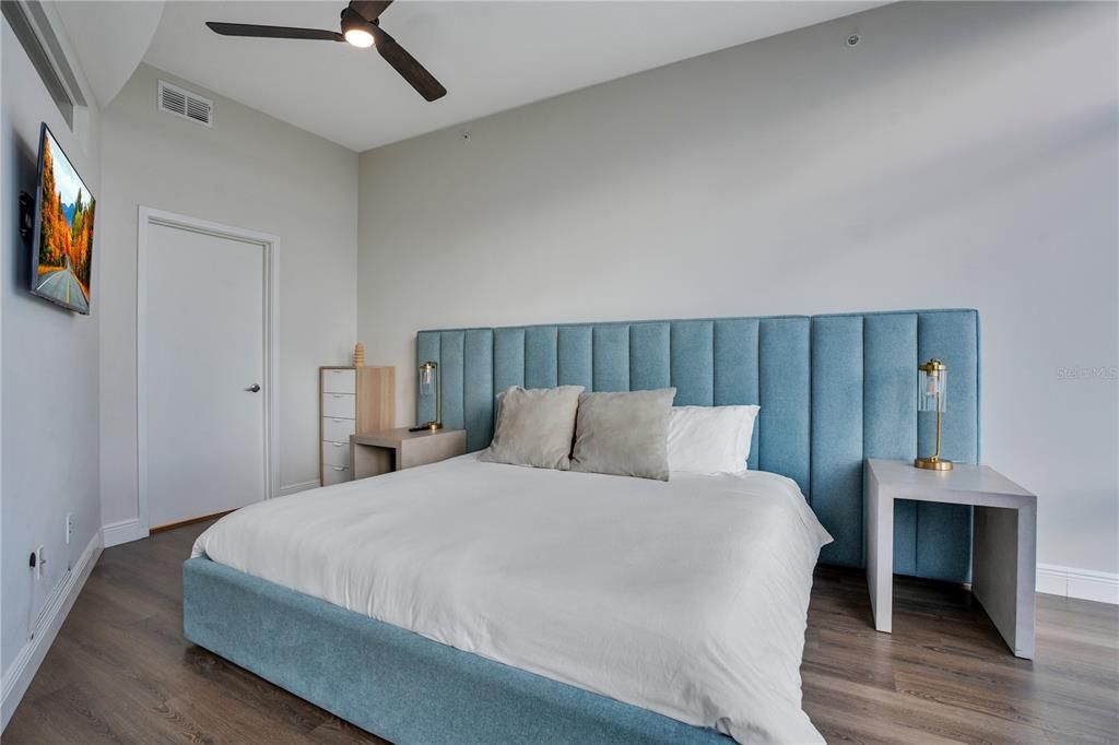 For Rent: $6,900 (4 beds, 2 baths, 2009 Square Feet)