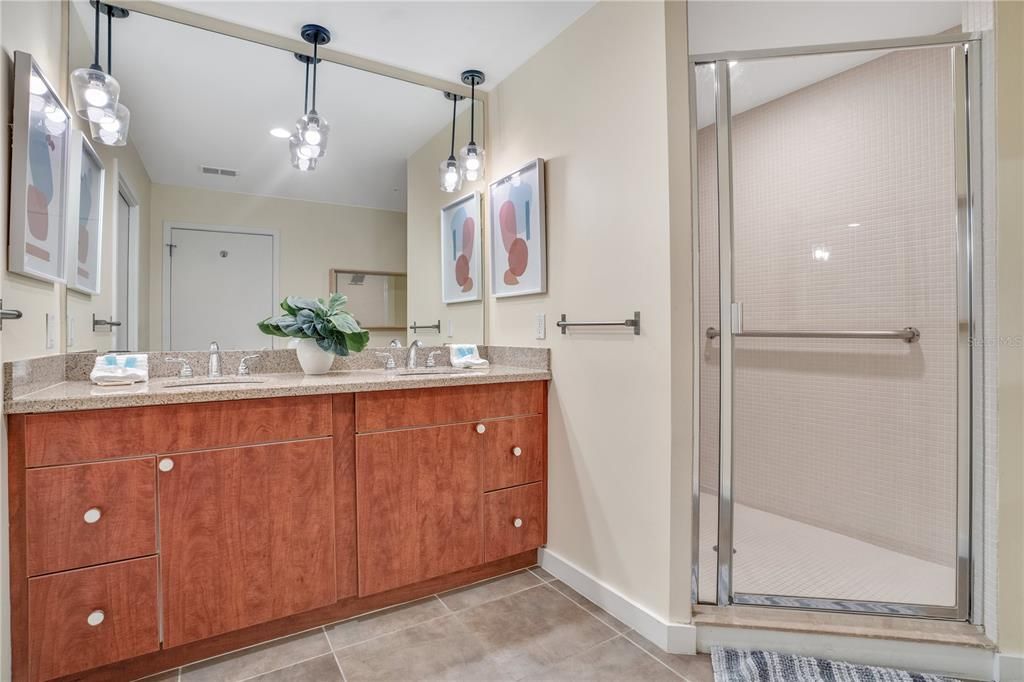 For Rent: $6,900 (4 beds, 2 baths, 2009 Square Feet)