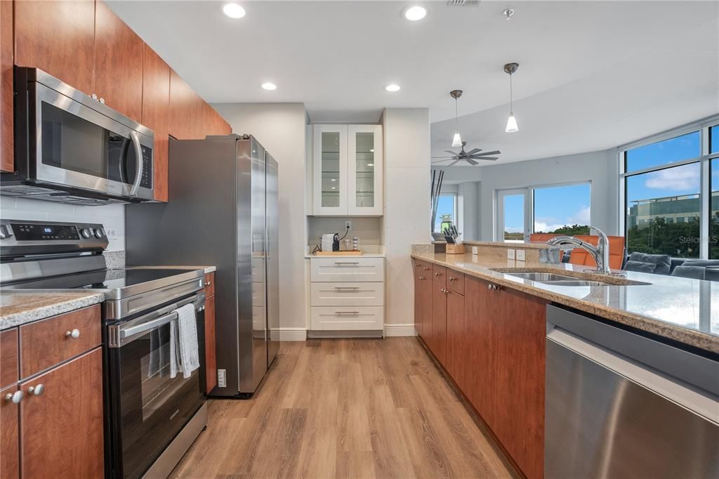 For Rent: $6,900 (4 beds, 2 baths, 2009 Square Feet)