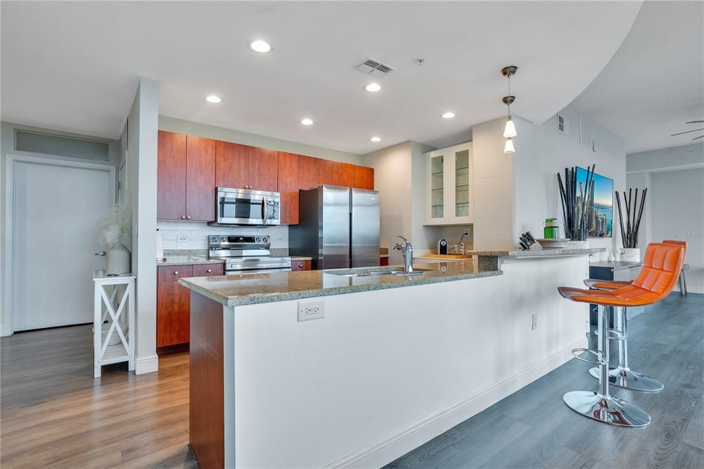 For Rent: $6,900 (4 beds, 2 baths, 2009 Square Feet)