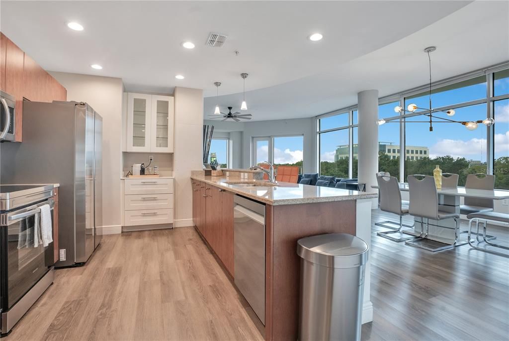 For Rent: $6,900 (4 beds, 2 baths, 2009 Square Feet)