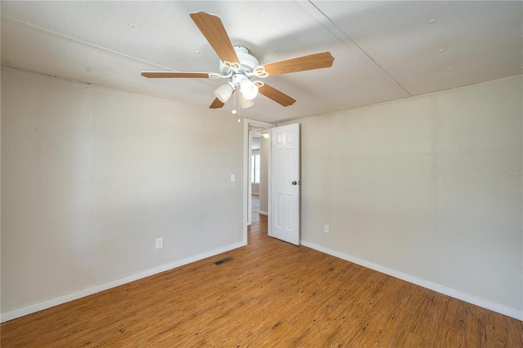 Под контрактом: $250,000 (3 спален, 3 ванн, 1536 Квадратных фут)