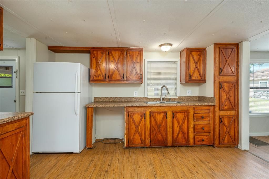 Под контрактом: $250,000 (3 спален, 3 ванн, 1536 Квадратных фут)