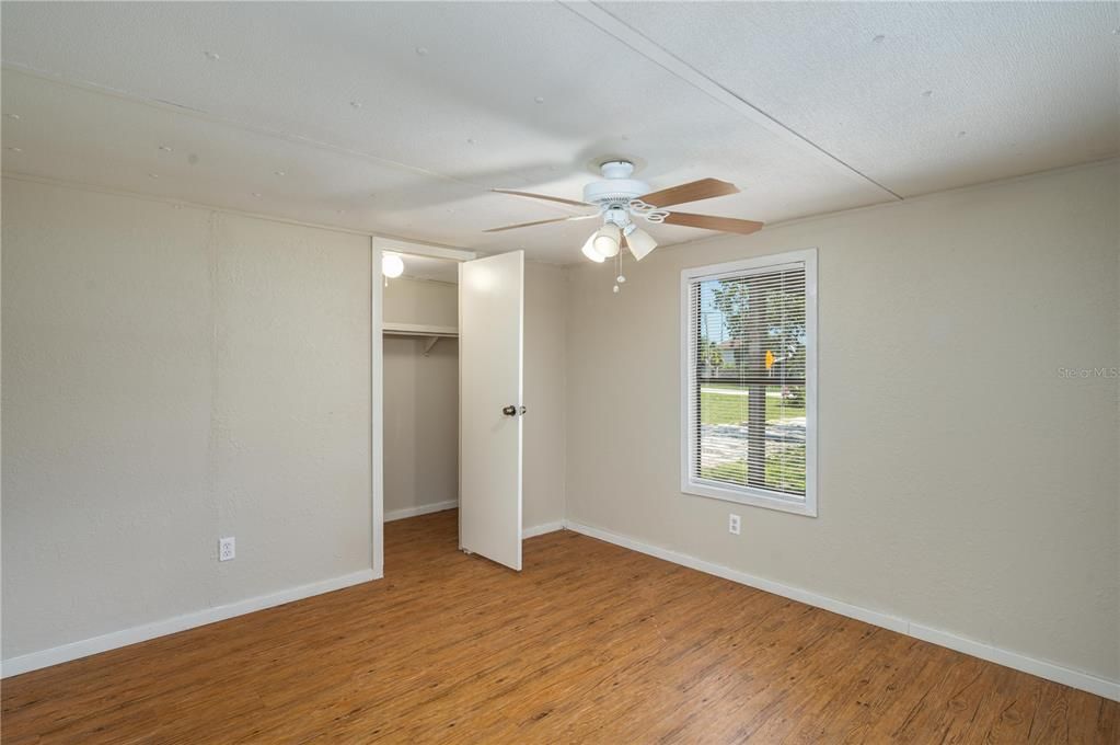 Под контрактом: $250,000 (3 спален, 3 ванн, 1536 Квадратных фут)