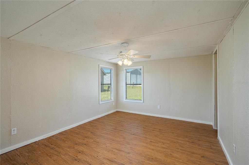 Под контрактом: $250,000 (3 спален, 3 ванн, 1536 Квадратных фут)