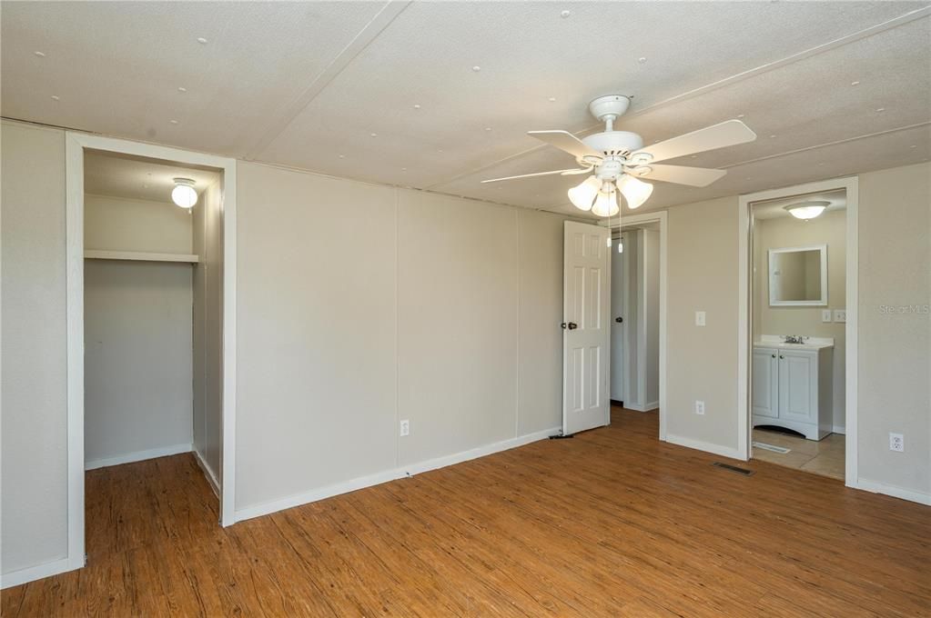 Под контрактом: $250,000 (3 спален, 3 ванн, 1536 Квадратных фут)