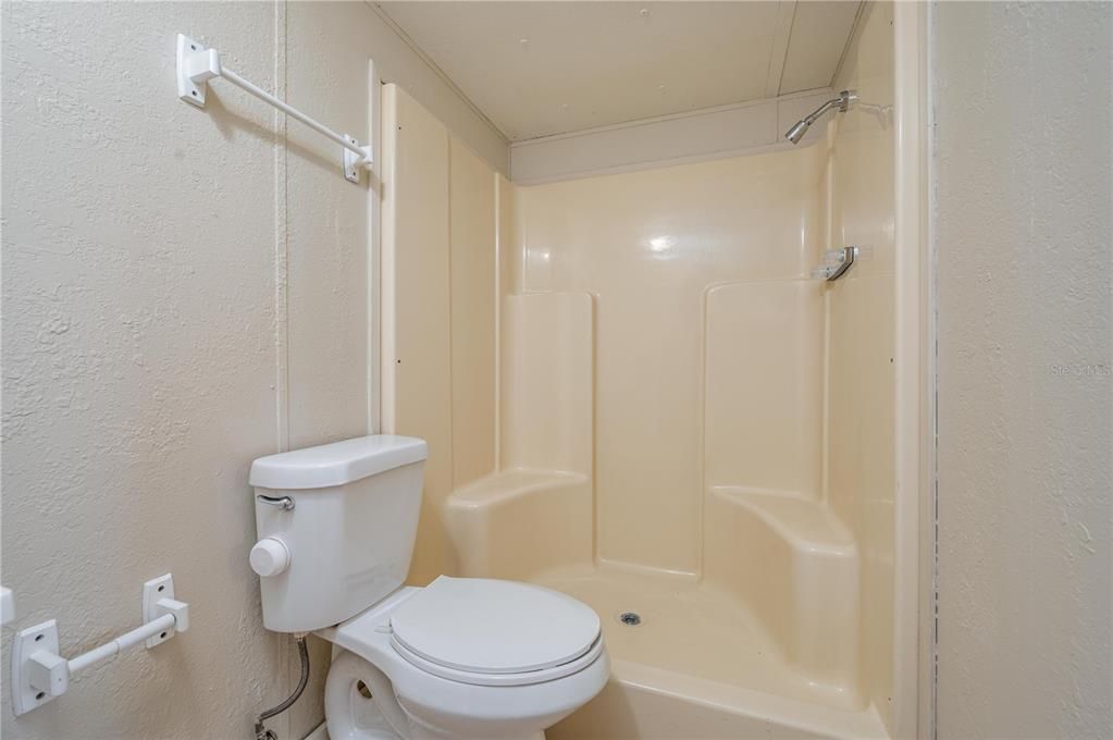 Под контрактом: $250,000 (3 спален, 3 ванн, 1536 Квадратных фут)