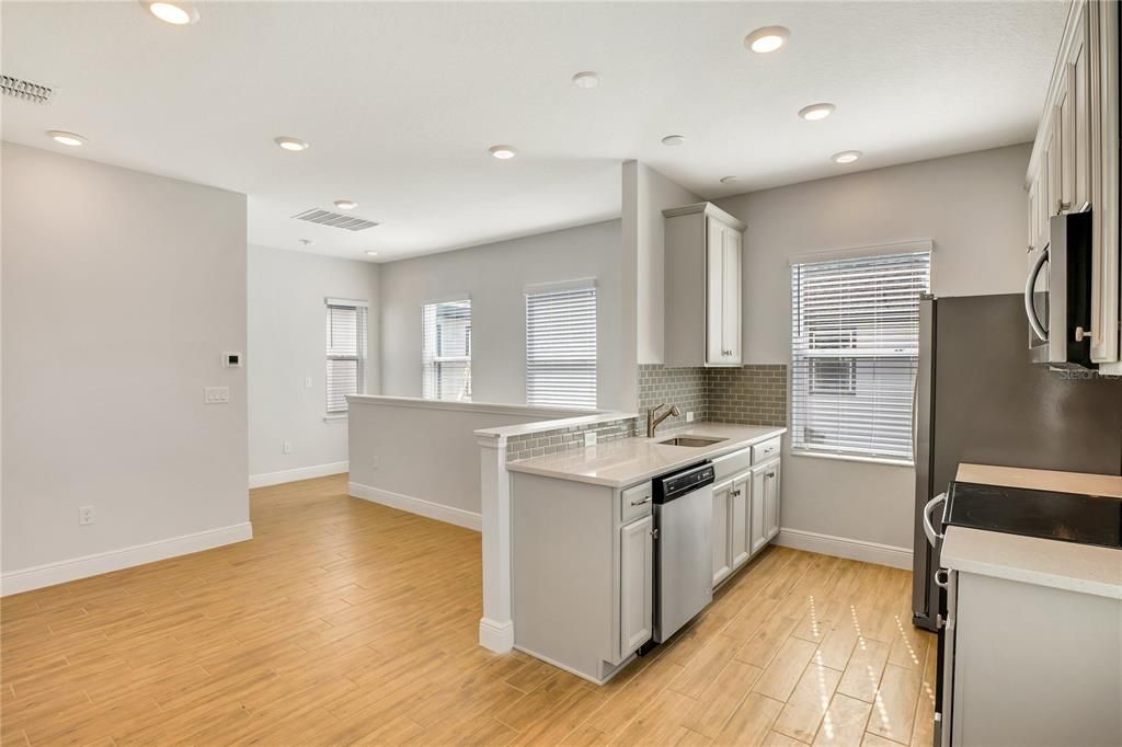 出租: $1,450 (1 贝兹, 1 浴室, 680 平方英尺)